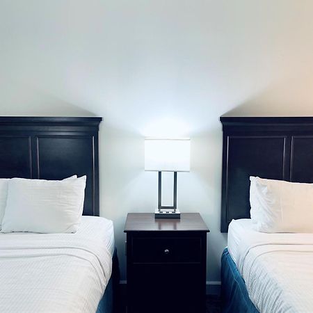 דיוויס University Park Inn & Suites מראה חיצוני תמונה