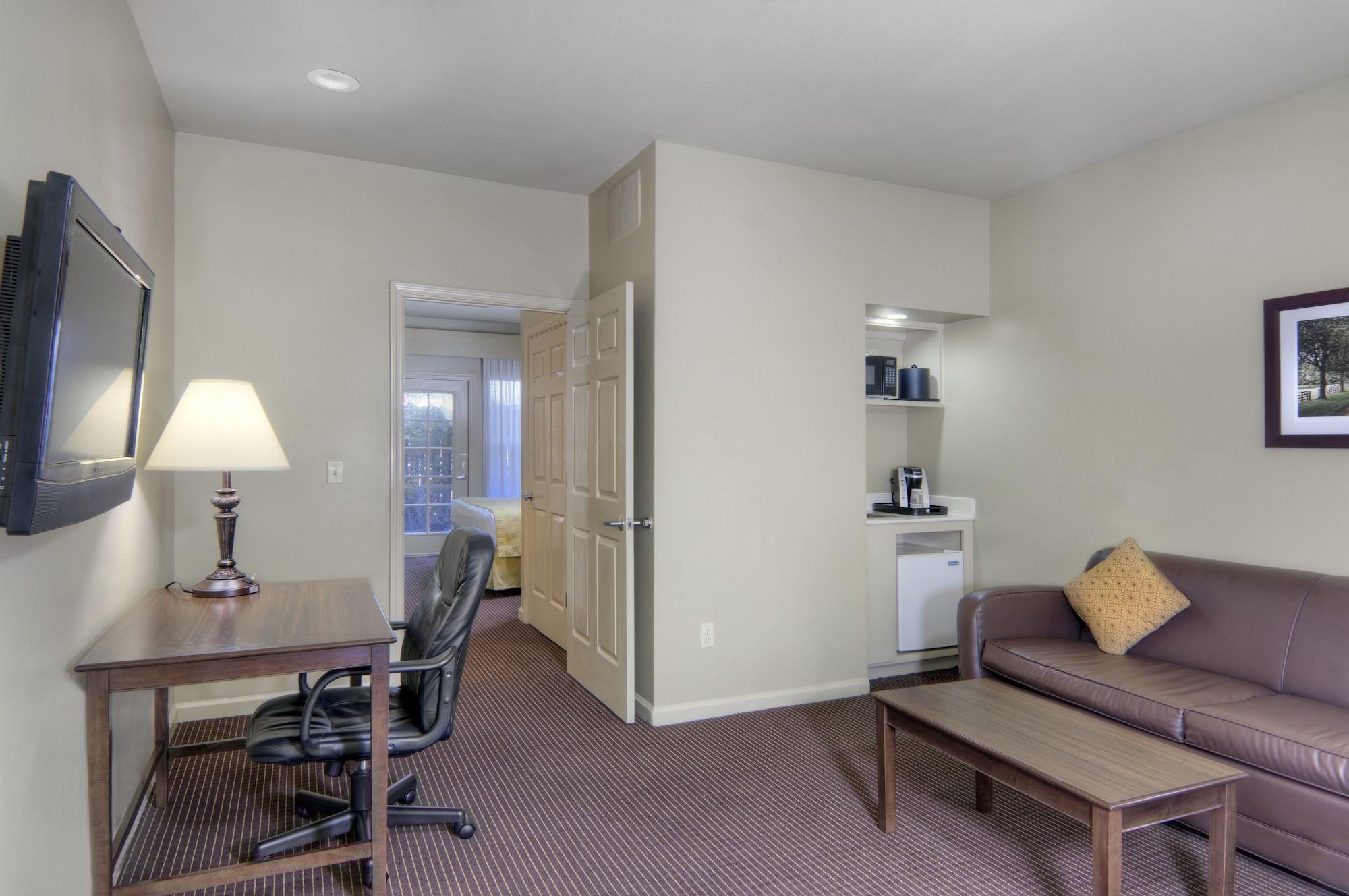 דיוויס University Park Inn & Suites מראה חיצוני תמונה