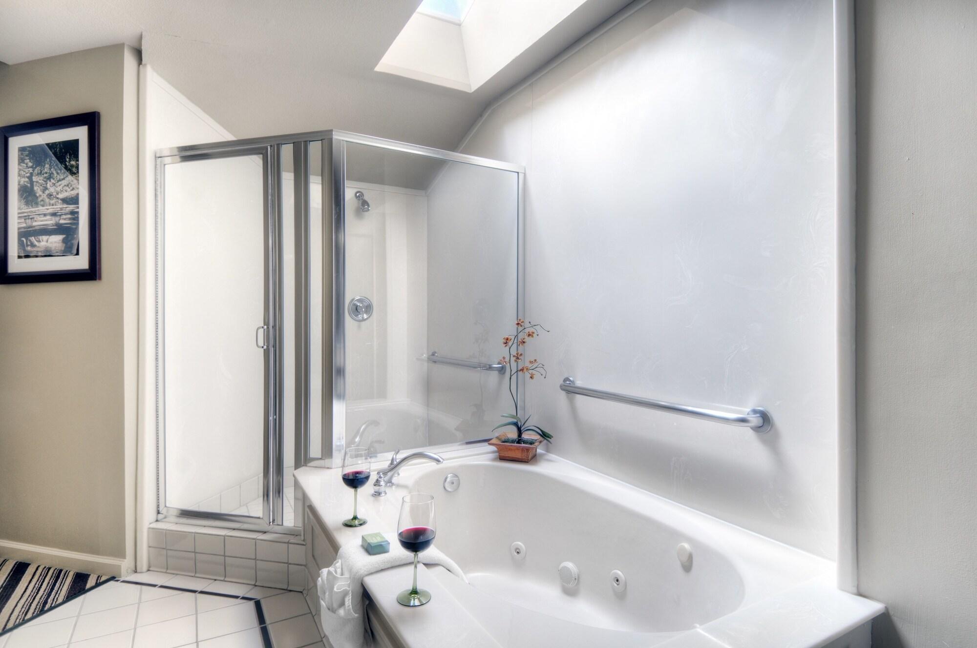 דיוויס University Park Inn & Suites מראה חיצוני תמונה