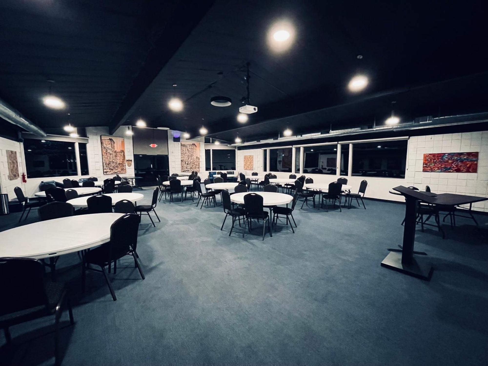 דיוויס University Park Inn & Suites מראה חיצוני תמונה