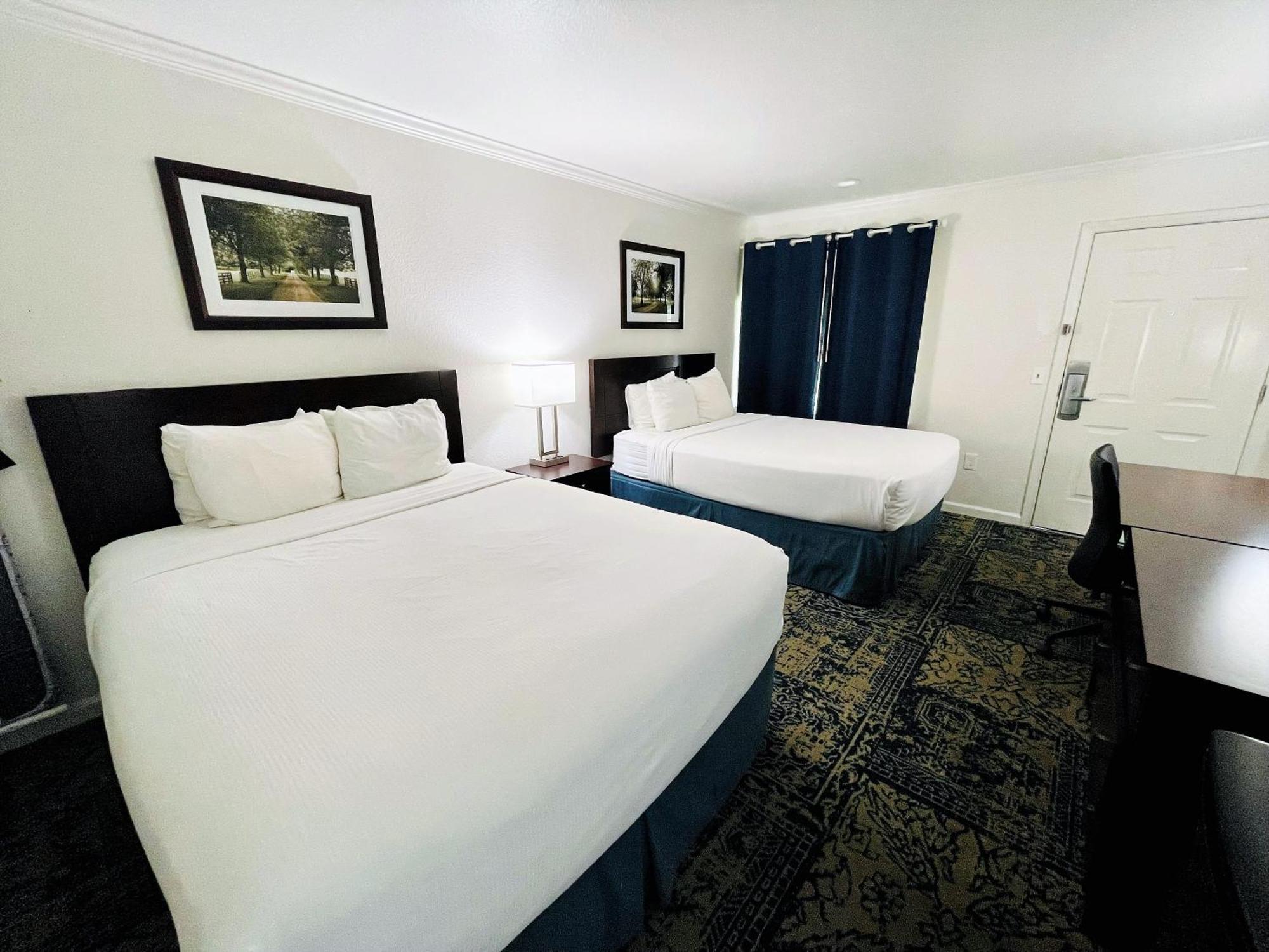 דיוויס University Park Inn & Suites מראה חיצוני תמונה