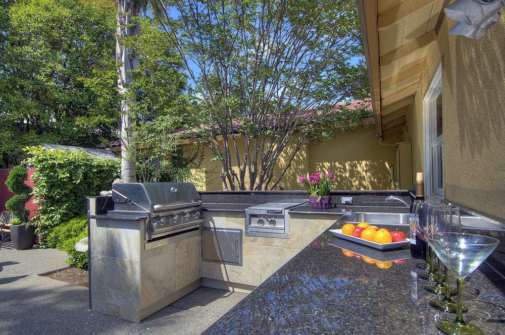 דיוויס University Park Inn & Suites מראה חיצוני תמונה